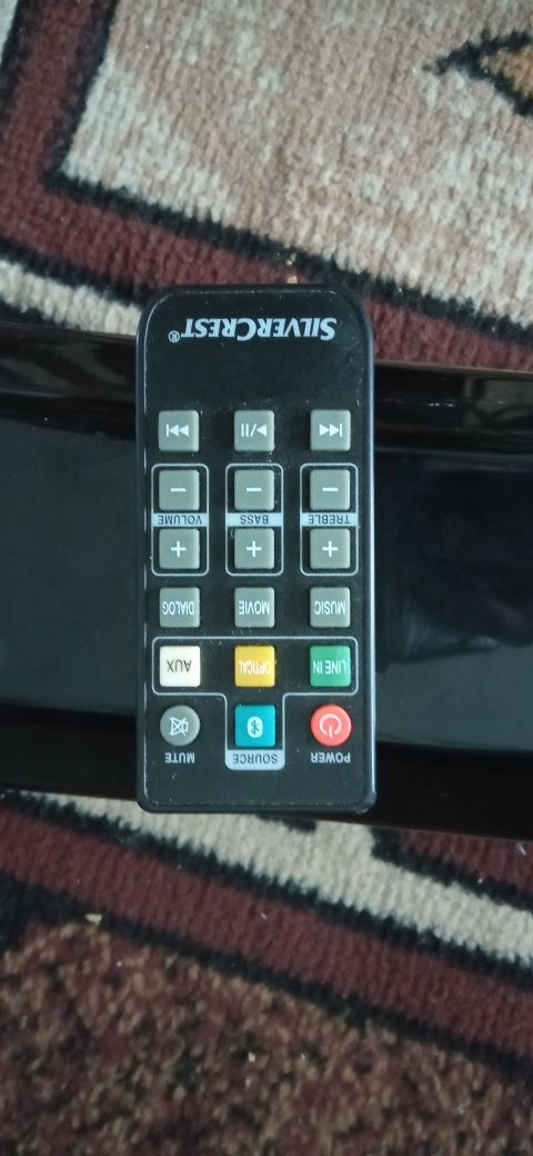 Soumbar głosnik pod tv