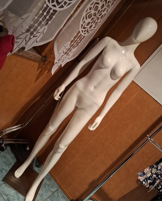 Manekin sklepowy Manekin damski calopostaciowy