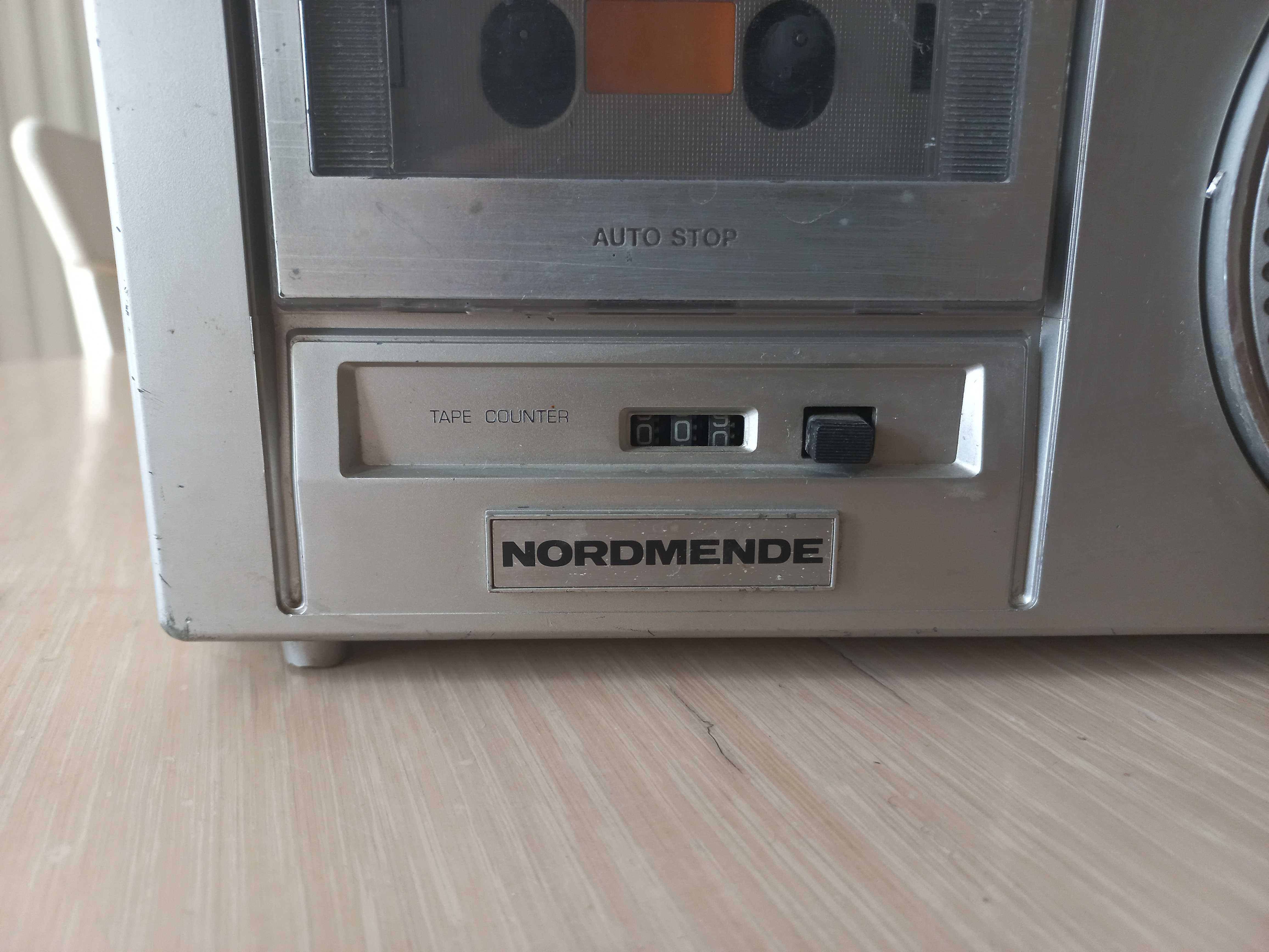 Niemiecki radiomagnrtofon vintage "Nordmende".