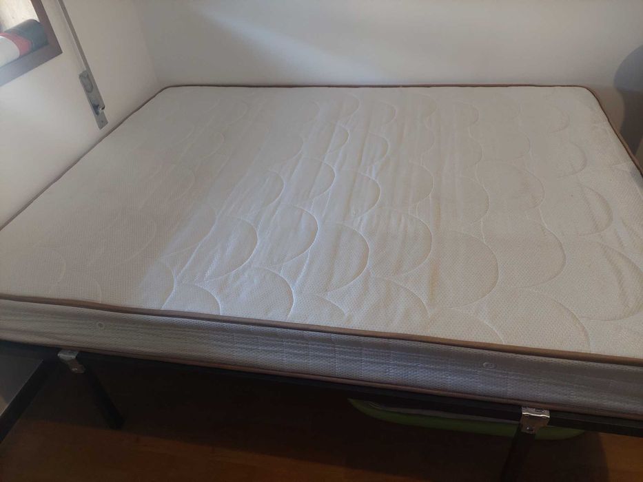 Estrado mais colchão 1,83m x 1,33m