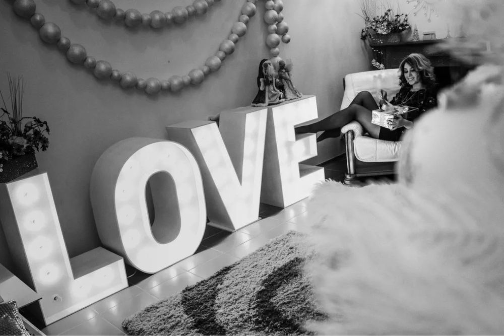 Продам буквы  LOVE с подсветкой из лампочек