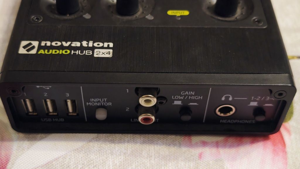 Interfejs Audio Novation AudioHub 2x4