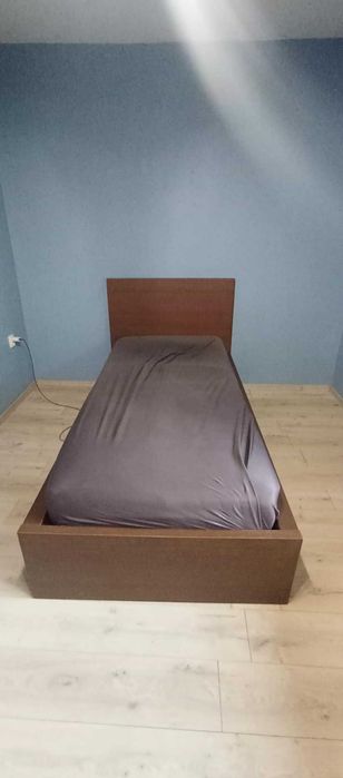 Łóżko IKEA MALM 210x90cm drewnianie ze stelażem i materacem.