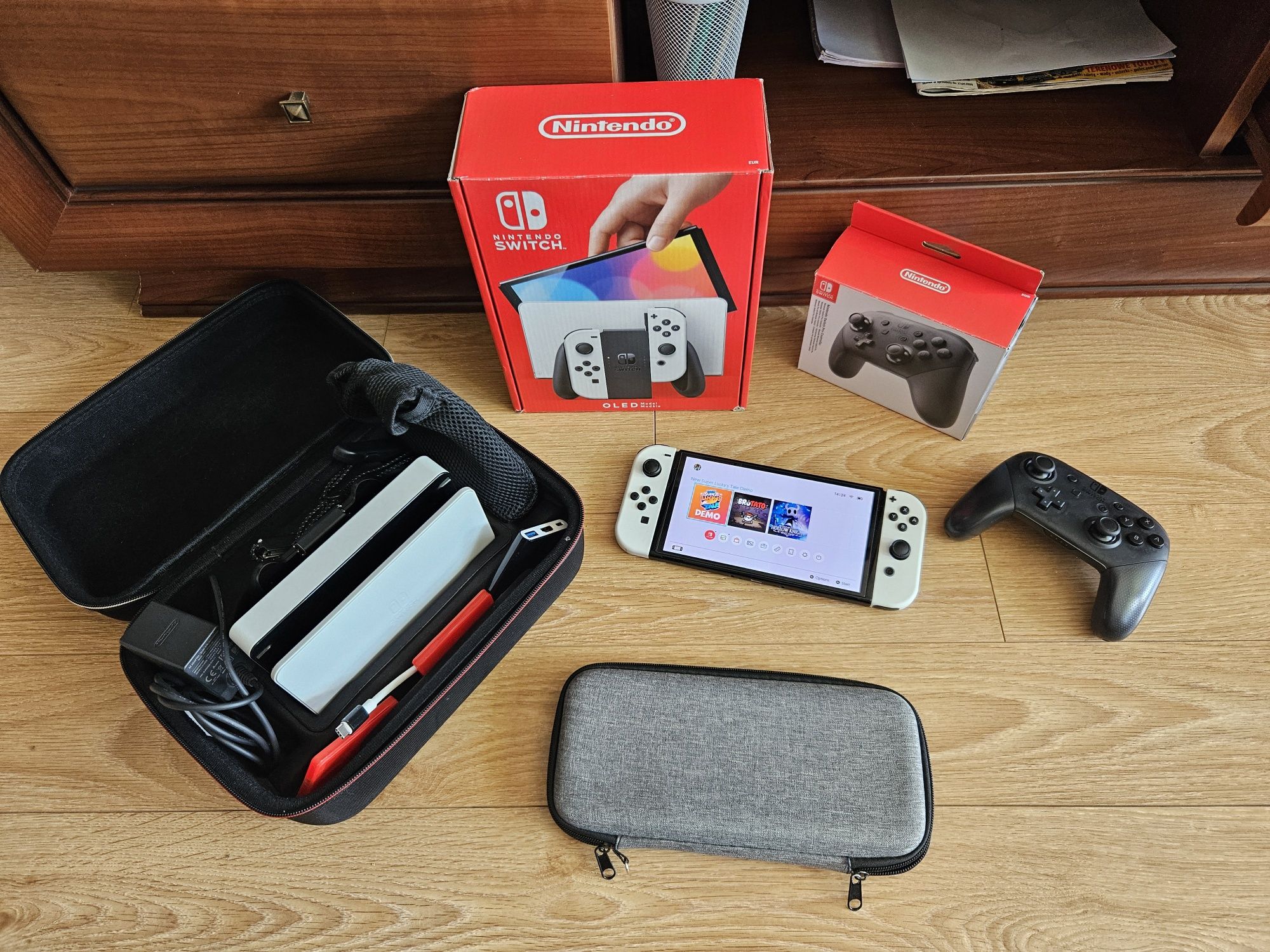 Nintendo Switch OLED + Pro Controller