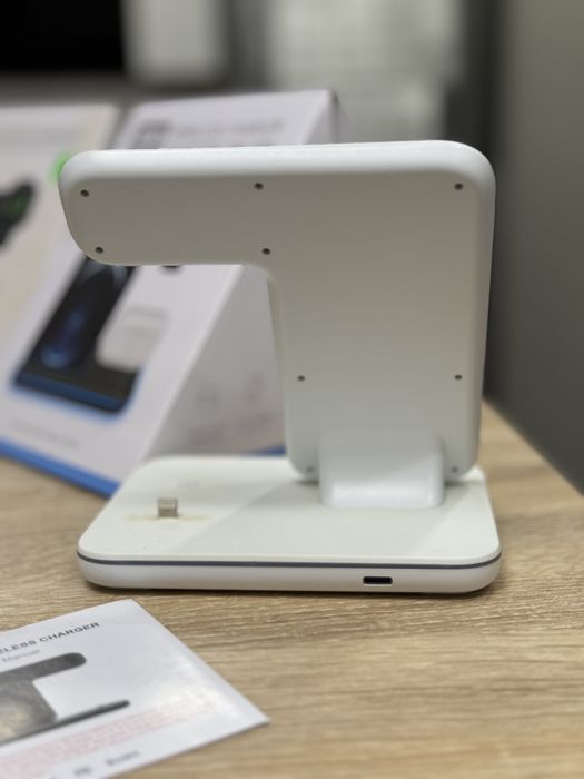 Безпровідна зарядна станція 3 в 1 з LED-підсвіткою