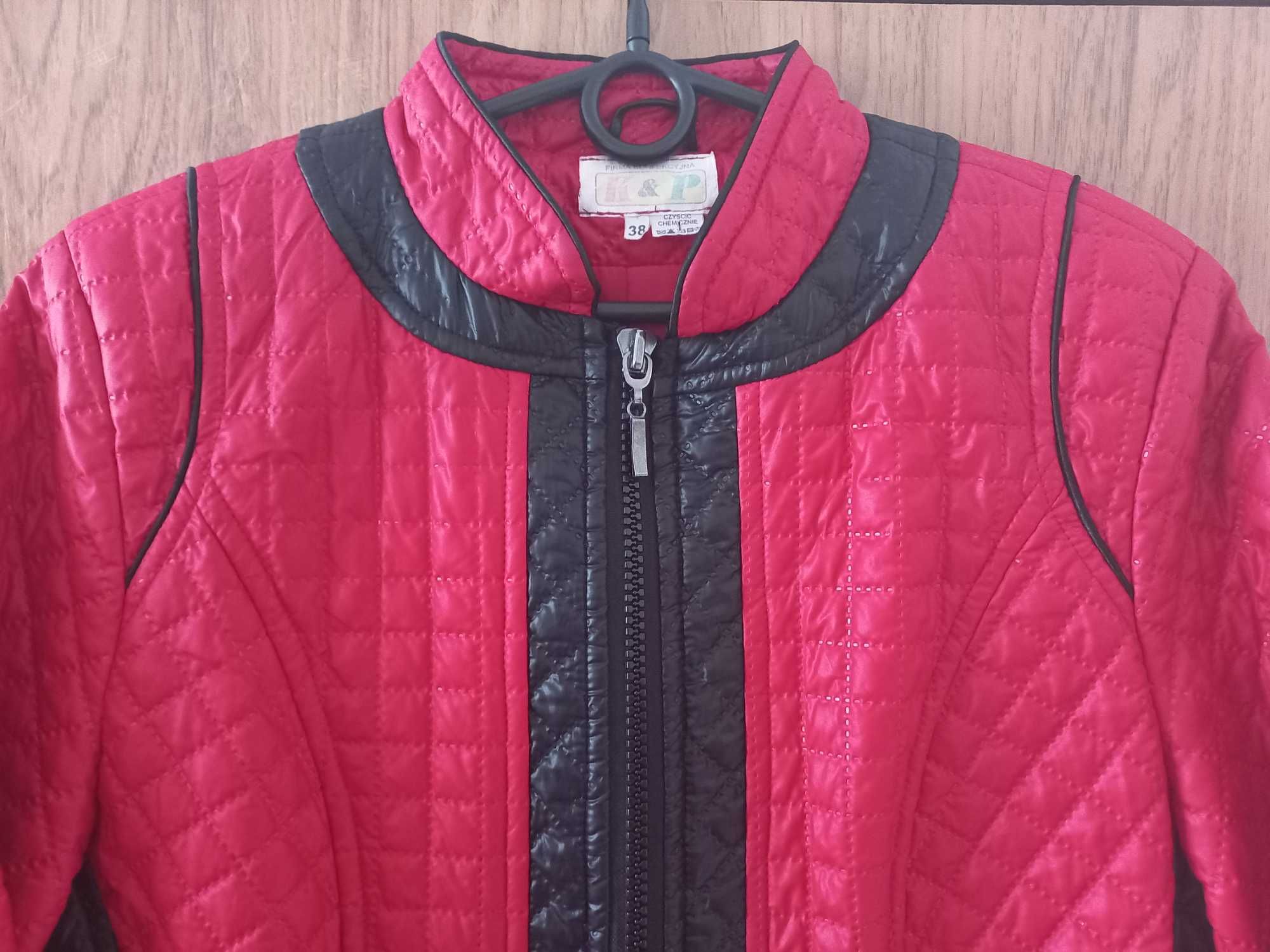 K&P czerwona czarna dłuższa lekka kurtka płaszcz pikowana 38 M