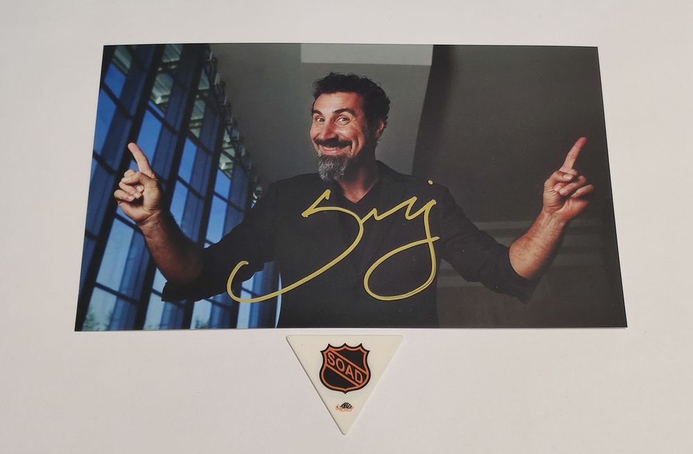Автограф и медиатор System Of A Down. SOAD. Serj Tankian.