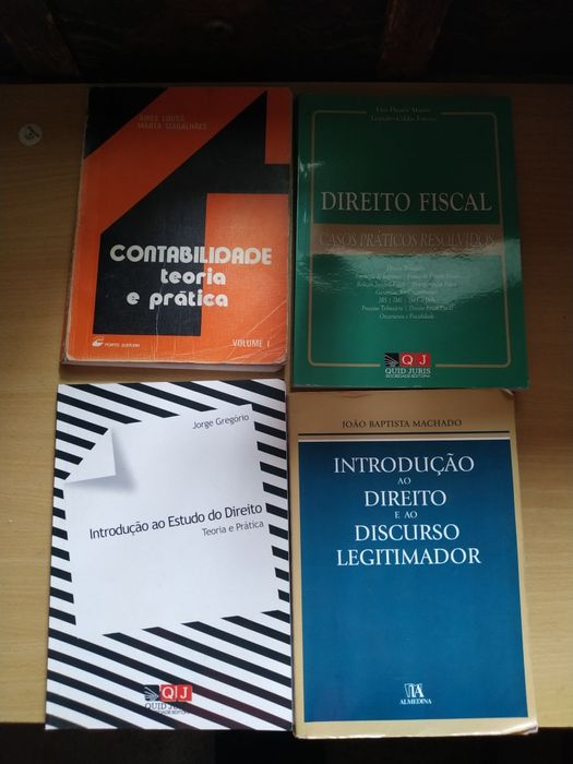 Vários livros universitários