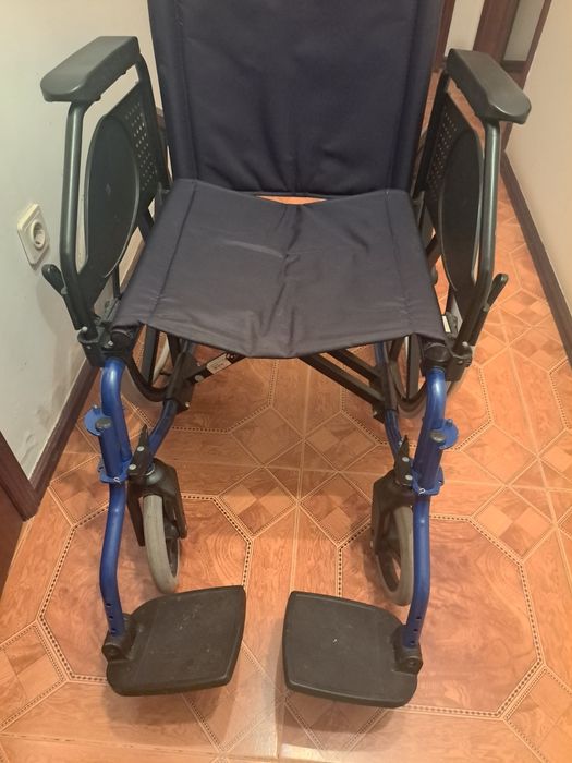 Cadeira de rodas em bom estado