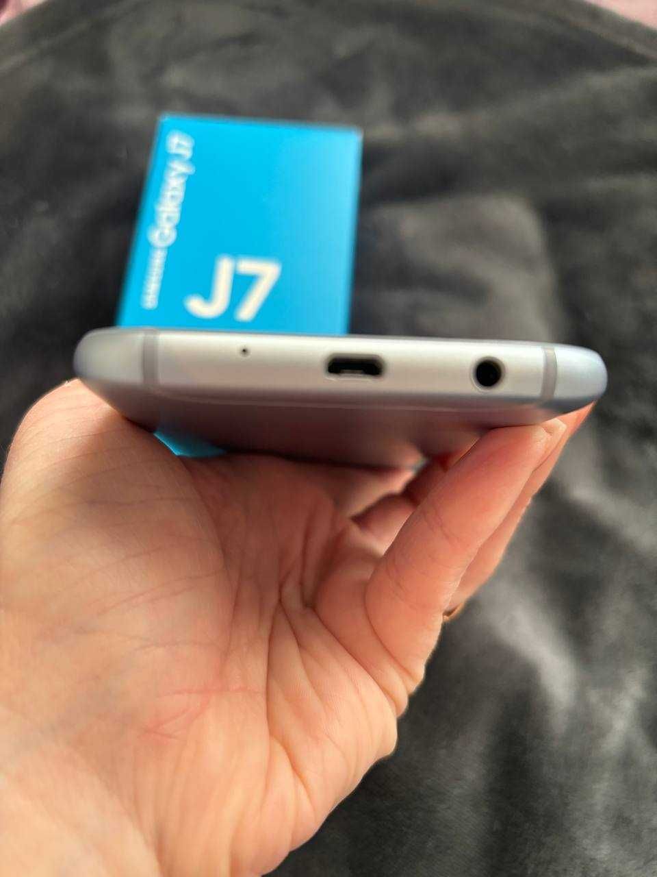 Телефон Samsung J7  2017