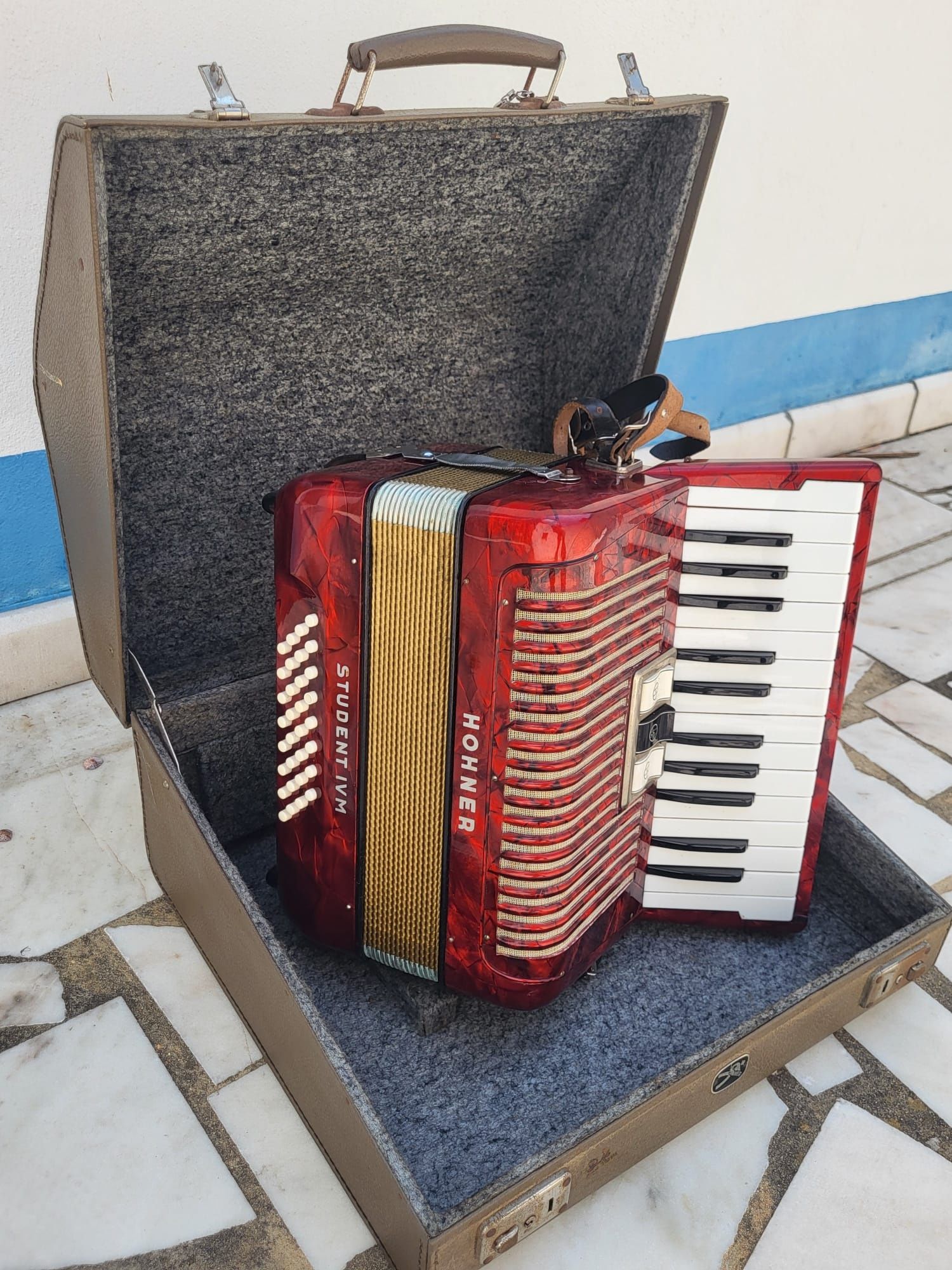 Acordeão Hohner Student IV M com Estojo – Excelente estado! 

Ven