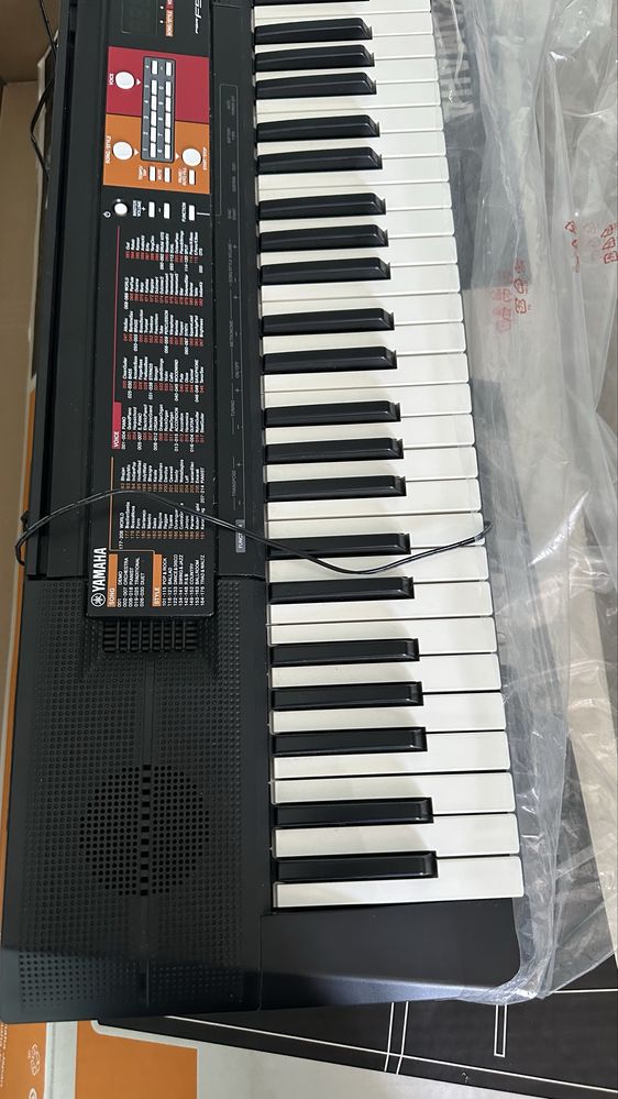Синтезатор Yamaha PSR-F51 - як новий!