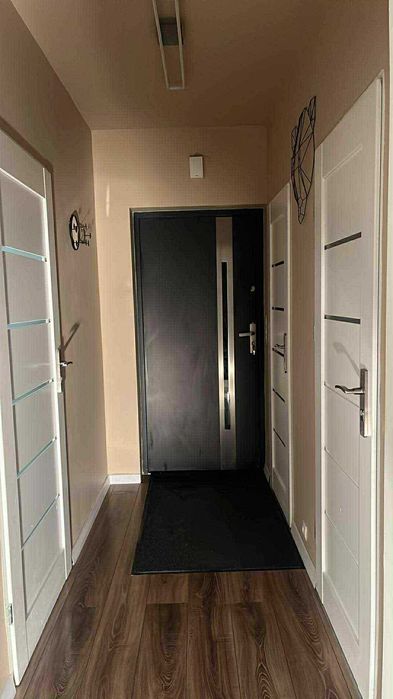 Zamienie nowy ładny dom wolnostojący z dużą dziąłką w obrębie Karnina