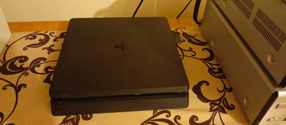 Konsola Pkaystation PS4 z 408.5gb pamięci