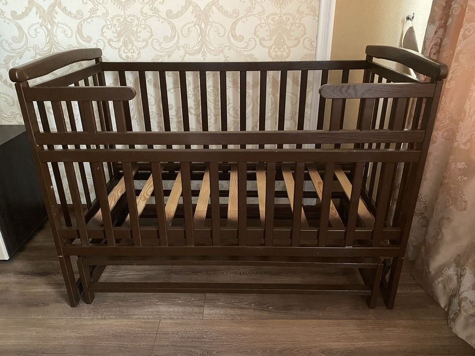 Ліжечко з маятником+матрац, бортики, наматрацник, органайзер