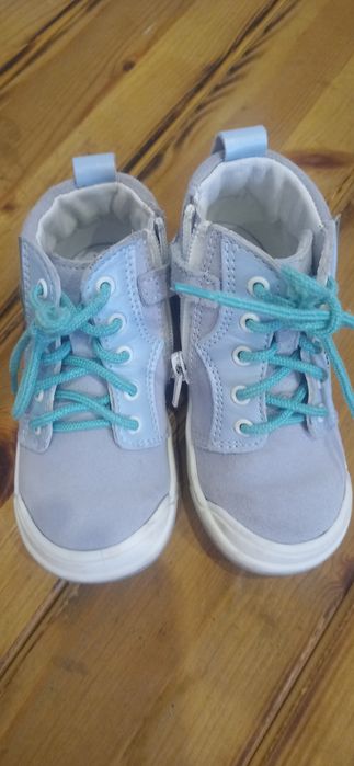 Buciki dla dziecka 24 wiosna stan idealny