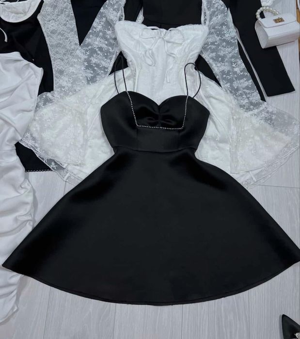 Чорна сукня жіноча