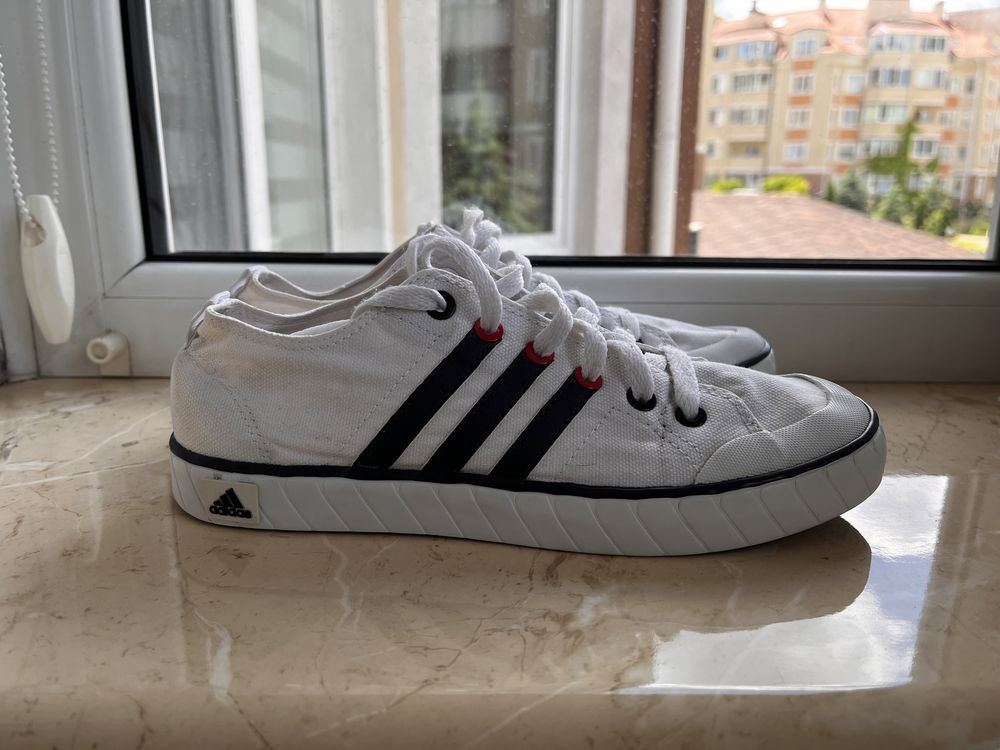 Кеди белые от Adidas