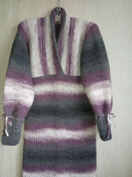 В'язана сукня ручної роботи з напіввовни секційного фарбування