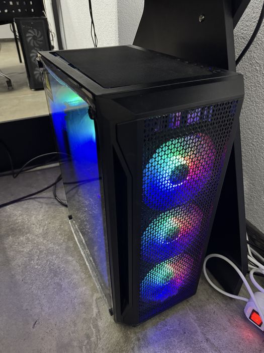 Потужний компʼютер для геймерів, ПК, настільний компʼютер