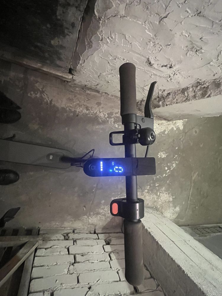 Hulajnoga Elektryczna Xiaomi Mi Essential