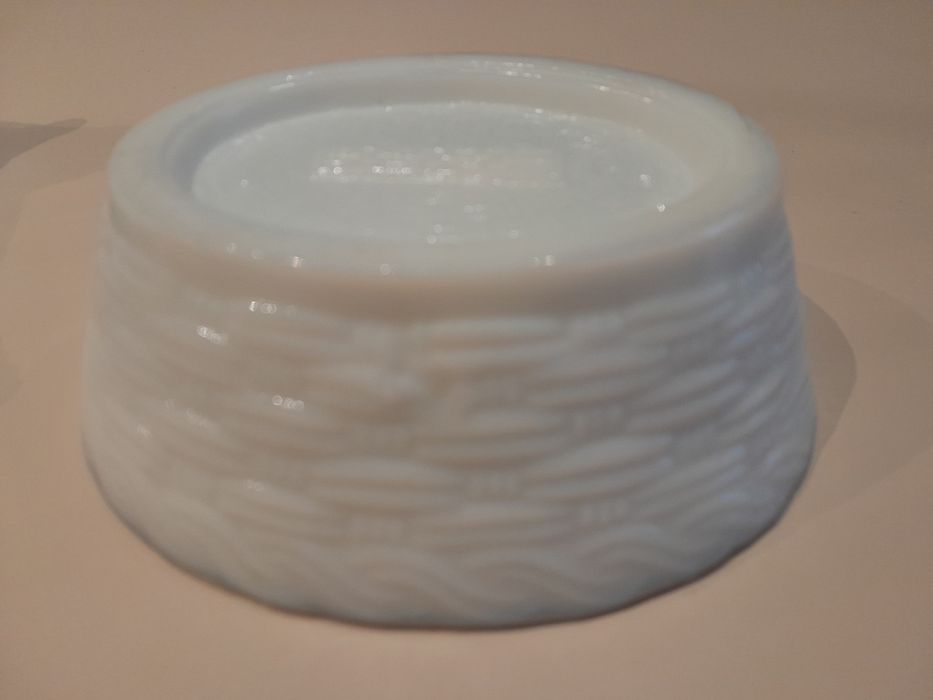 Kultowa kura z porcelany