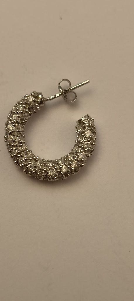 Argola em prata com pedras