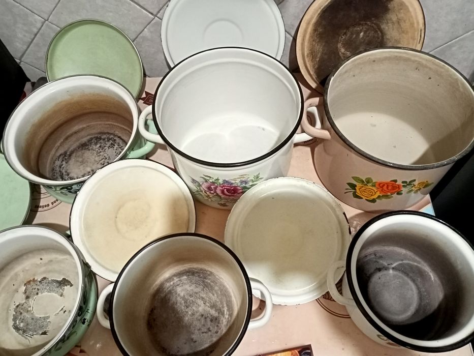 Продам кухонные кастрюли 5 л, 6 л, 3 л ,2 л и сковородки.