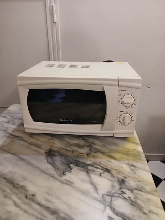 Microondas  semi novo