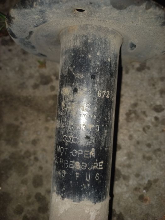 Стойки амортизатора Шкода суперб  1  передние