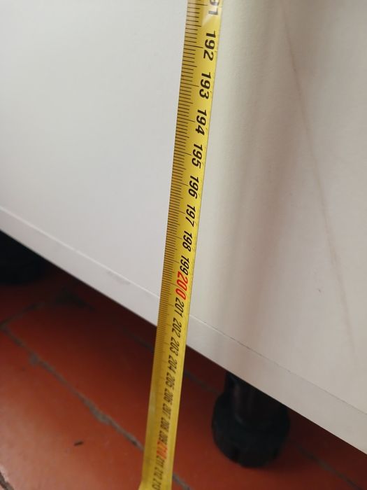 Скляна вітрина 3000 грн