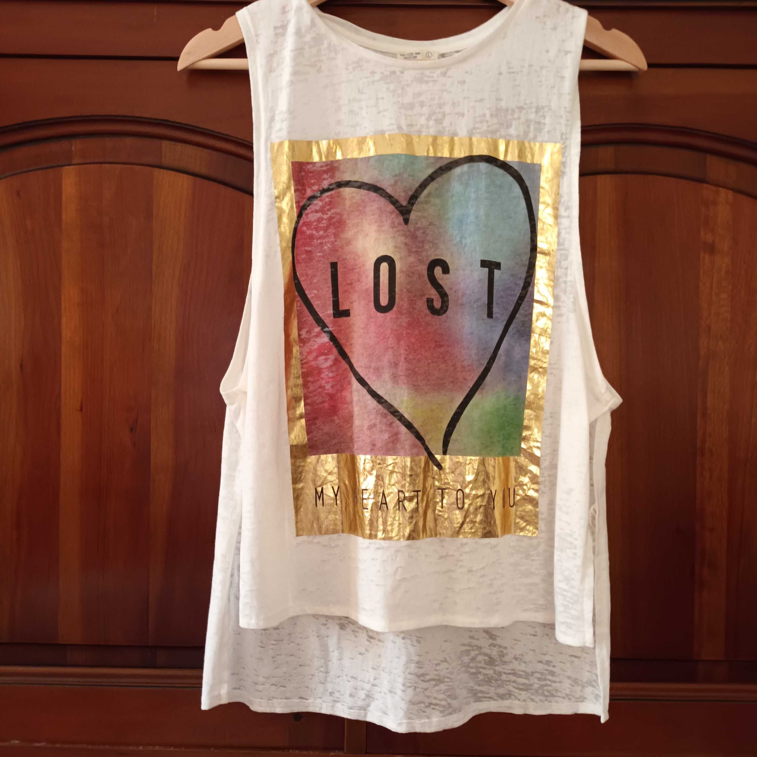 T-shirt com aberturas laterais