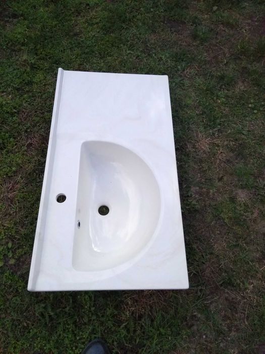 Nowa Umywalka z blatem. Bardzo atrakcyjna i bardzo ładna.