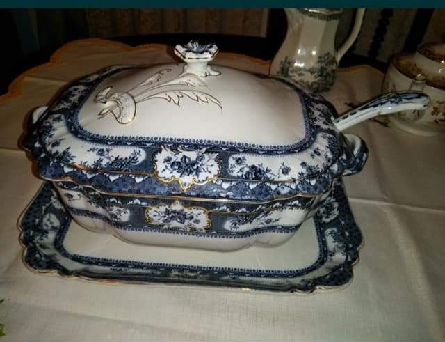 Terrina e travess da Real Fábrica de Sacavém motivo Beira,