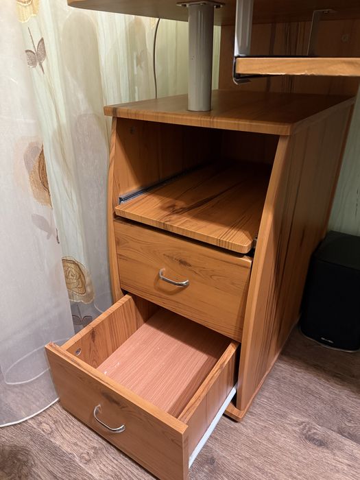 Продам письмовий / комп’ютерний стіл