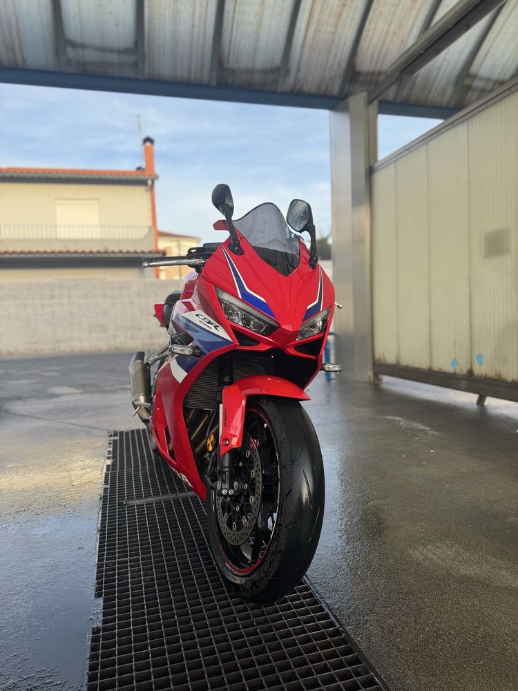 Cbr 650 R 2024 35 kw  (6 mil kms  ) como nova