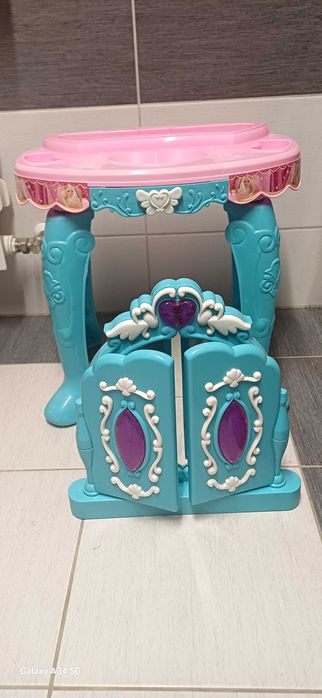 Toaletka dla dziewczynki.