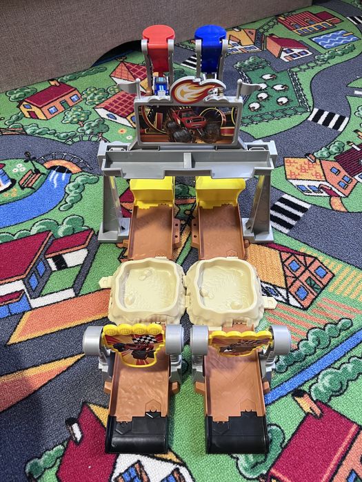 Трек Блиск і Диво-машинки, Спалах і монстромашини, трек, ігровий набір