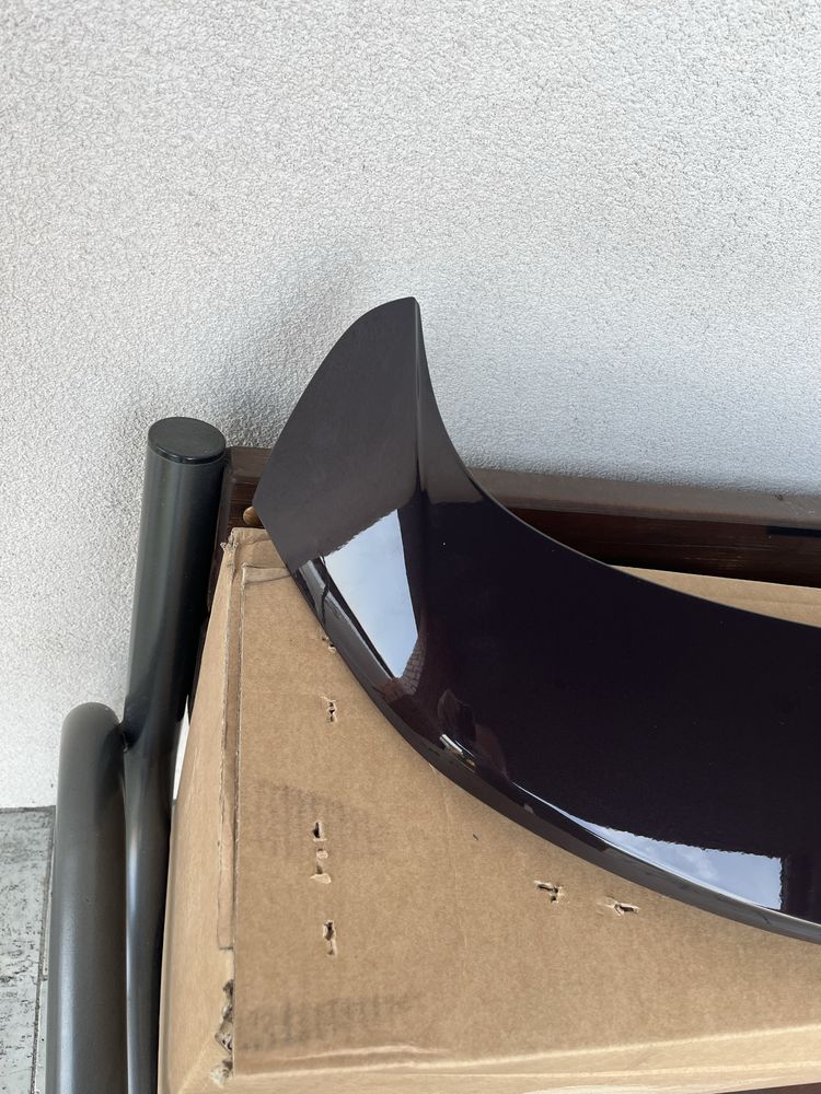 Ford Focus Vignale Mk4 spoiler tylnej klapy Dark Mulberry NOWY