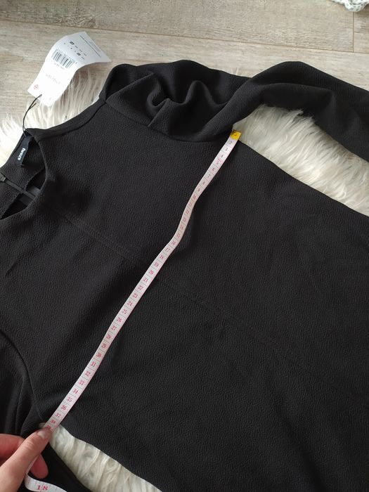 Czarna sukienka na długi rękaw XS