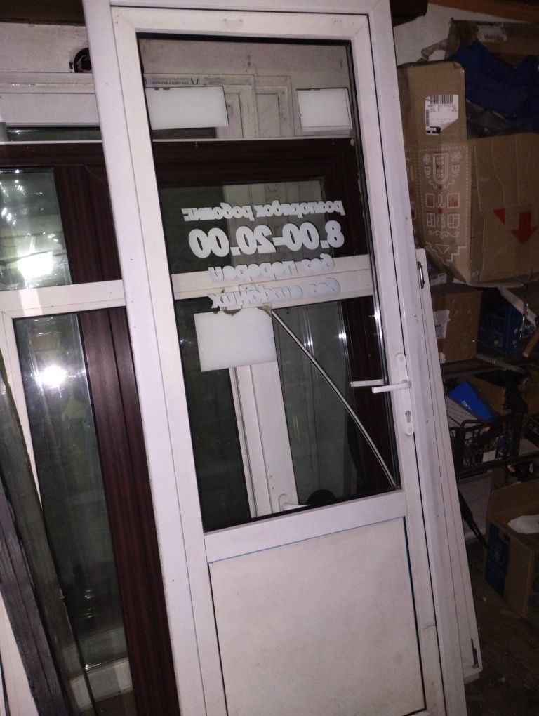 Продам металлопластиковую дверь б/у