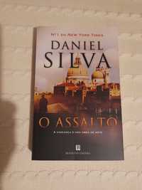 Livro "O Assalto" de Daniel Silva, NOVO