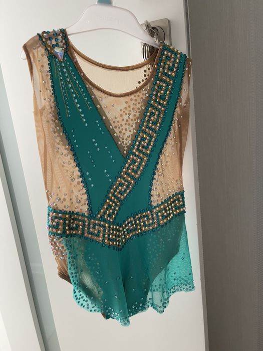 Продам купальник для художественной гимнастики