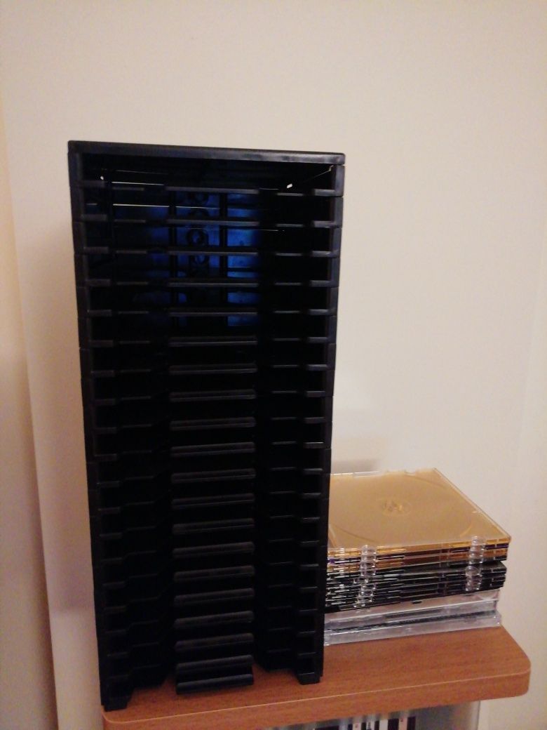 Arquivo de 20 CD e 12 cx CD
