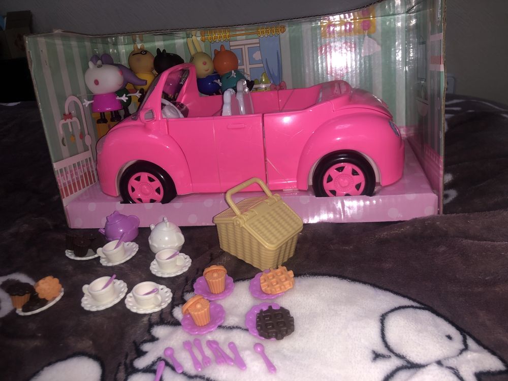 Машина з 6 героями Свинка Пеппа музична зі світлом пікнік