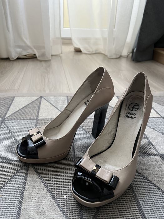 Красиві шкіряні туфлі