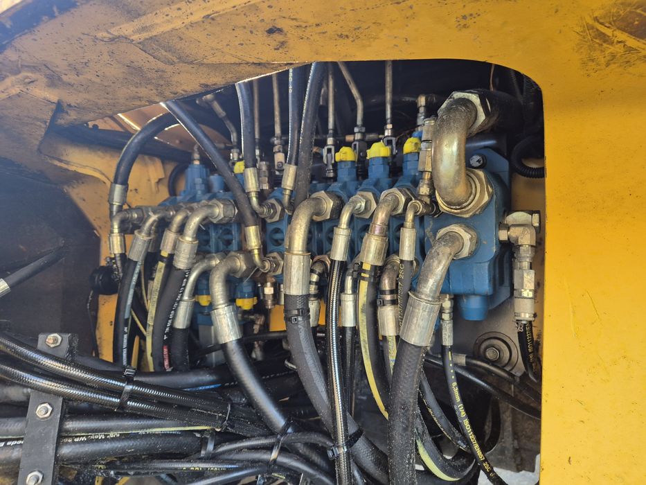 Koparko ładowarka volvo bl71 case cat jcb