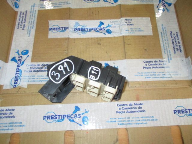 Caixa Fusiveis 8273405030 TOYOTA AVENSIS 2005 2.2 D-CAT