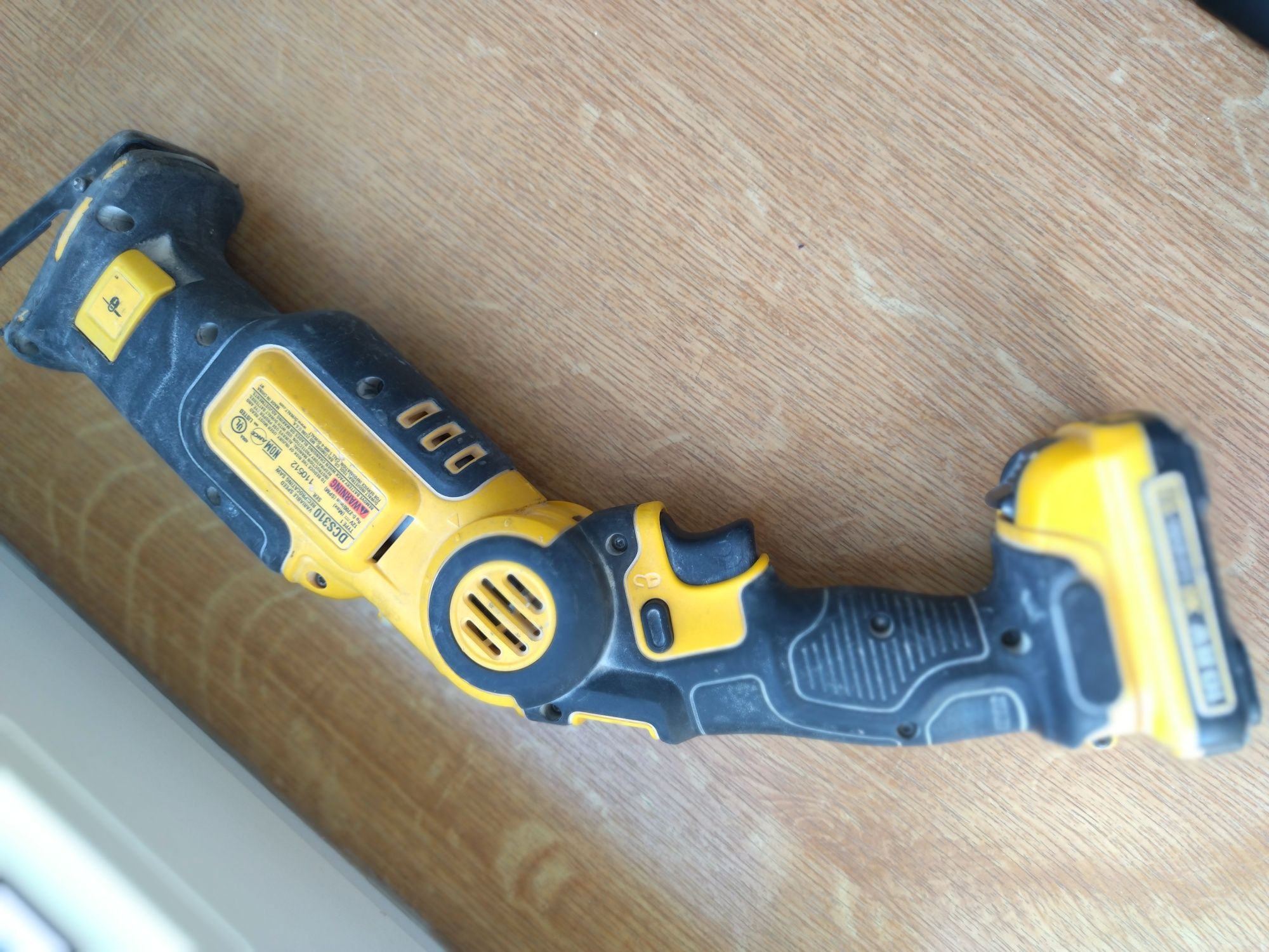 Dewalt dcs310пила