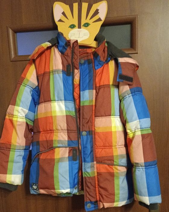 Wielokolorowa kurtka puchowa w kratkę